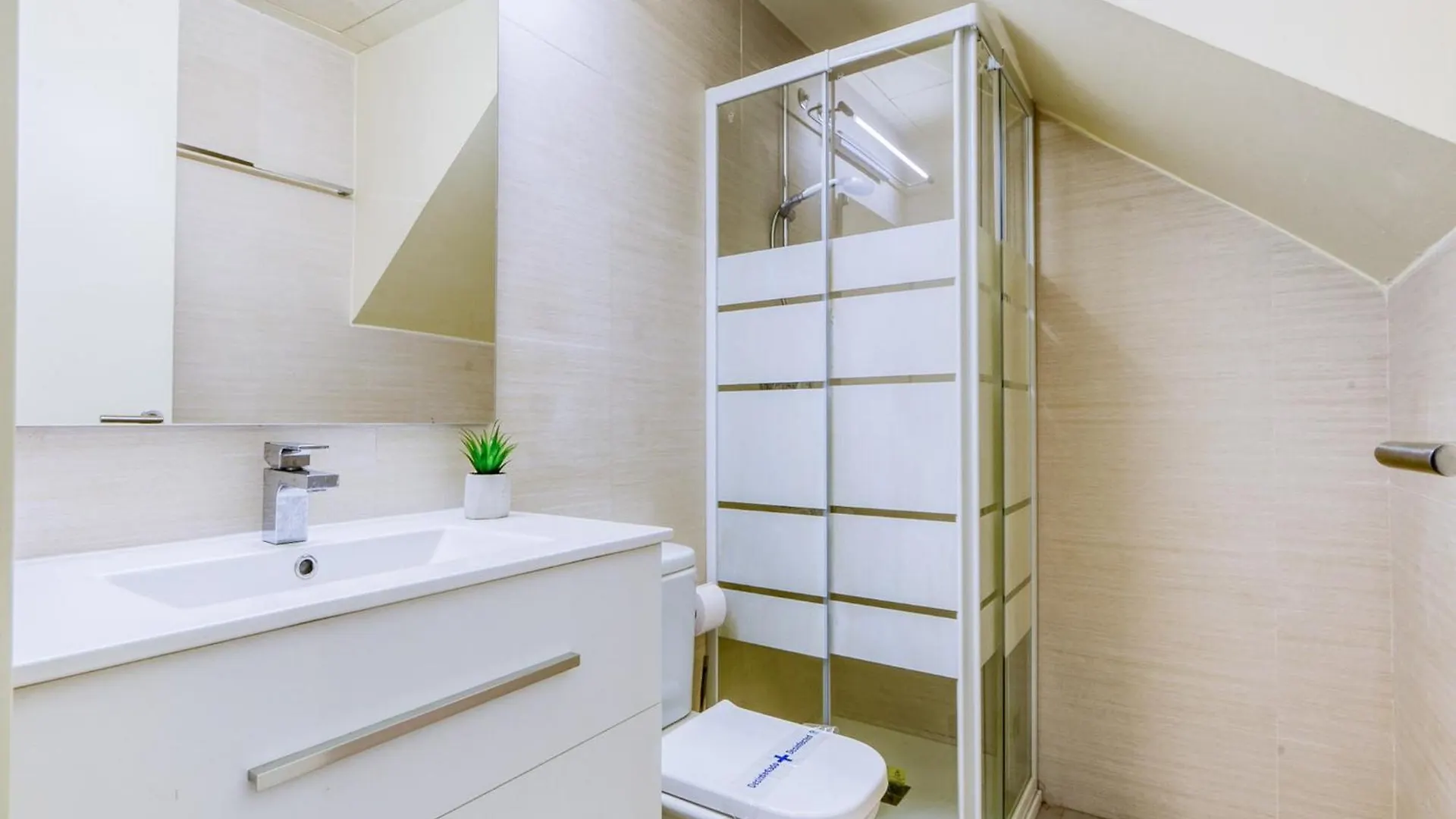 רוזס Pretty Apartment With Balcony